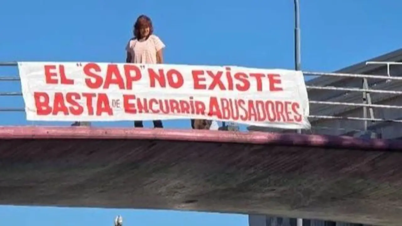 Derecho es sede de un repudiable Congreso que encubre los abusos sexuales en niños mientras Milei avanza contra la ESI: el detrás del Síndrome de Alienación Parental