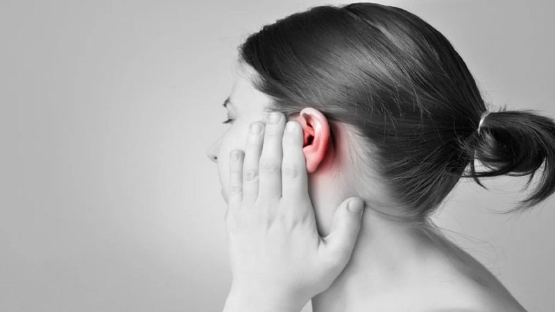 oreja, ardor de oreja, oreja roja