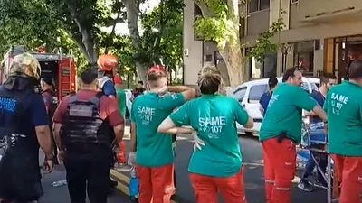 Trágico incendio en Flores: dos muertos y 29 personas asistidas Trágico incendio en Flores: dos muertos y 29 personas asistidas