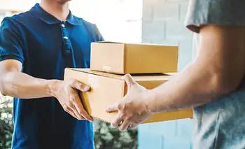 El atraso cambiario erosiona el comercio, mientras sigue la fiesta del courier | Dólar