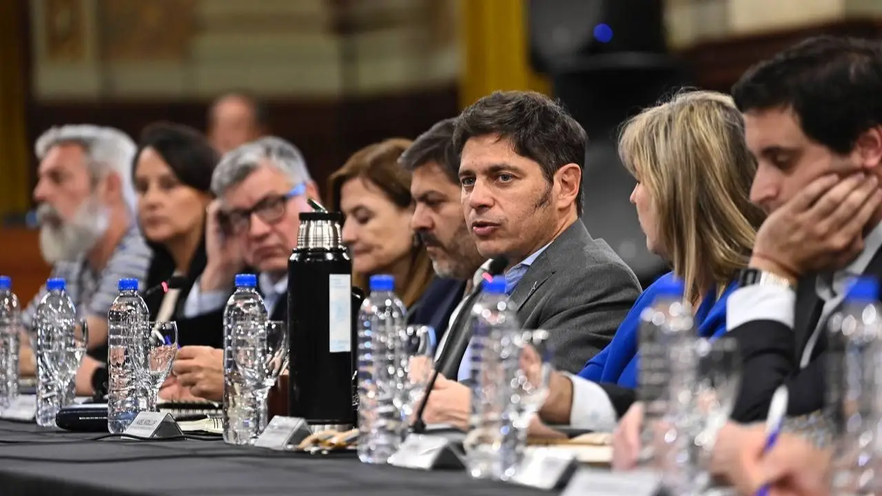 Elecciones 2025: los intendentes quieren desdoblar pero Axel duda por el alto costo 