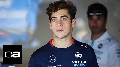 Franco Colapinto preocupado con la indumentaria de Williams. Franco Colapinto preocupado con la indumentaria de Williams.