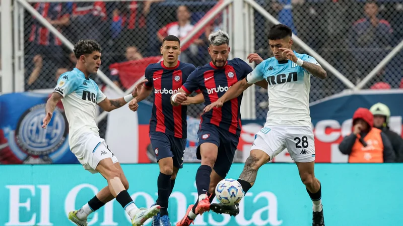 Racing sigue afilado y dio vuelta un partidazo ante San Lorenzo