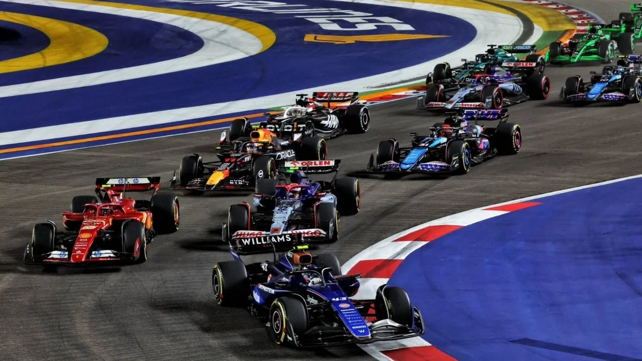 Coches de F1 corriendo en la temporada 2024.