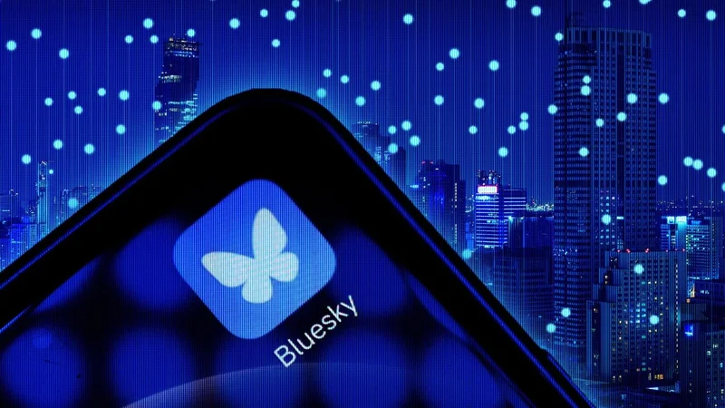 Logo de la app Bluesky en un celular