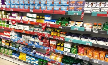 Habilitan que los medicamentos se vendan en góndolas: los riesgos de la medida | Farmacias