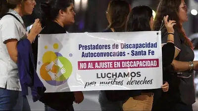 Santa Fe se movilizó en rechazo al ajuste en discapacidad del gobierno de Milei: "Persecusión" Santa Fe se movilizó en rechazo al ajuste en discapacidad del gobierno de Milei: "Persecusión"