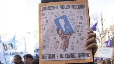 Con Milei, los salarios de docentes universitarios perdieron un 87%