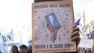 Cartel en la marcha universitaria. Cartel en la marcha universitaria.