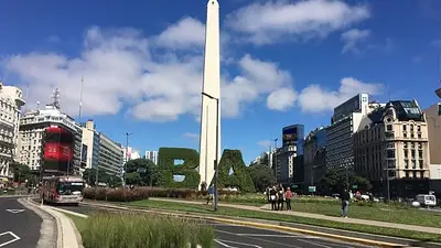 cielo algo nublado. cielo algo nublado.