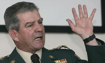 EEUU prohíbe la entrada a excomandante del ejército colombiano por ejecuciones extrajudiciales | Eeuu