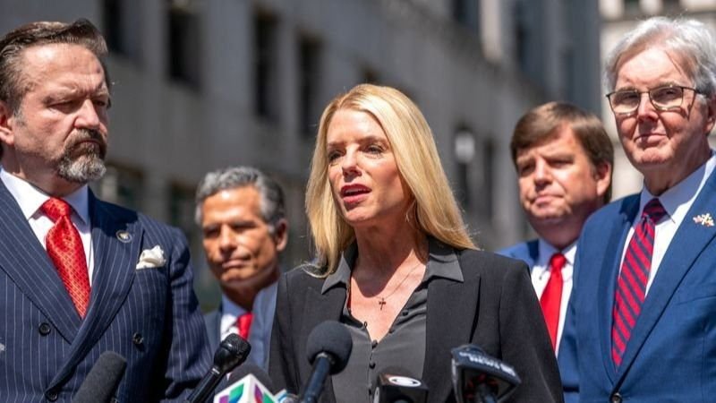 Trump eligió a una nueva candidata para fiscal general: Pam Bondi, lobbista y leal