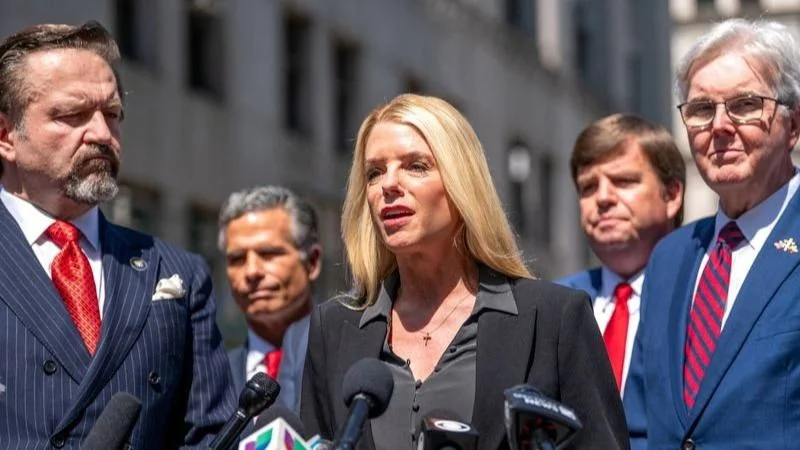 Trump eligió a una nueva candidata para fiscal general: Pam Bondi, lobbista y leal