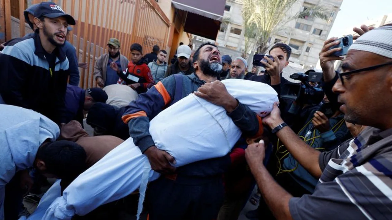 Ataques israelíes matan a más de 120 personas en Gaza en 48 horas y dañan un hospital: médicos