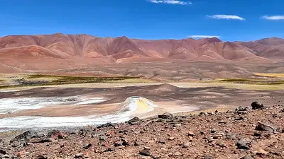 El Volcancito de La Rioja: el sorprendente espejo de agua que enamora a los turistas El Volcancito de La Rioja: el sorprendente espejo de agua que enamora a los turistas