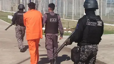 Plan Bandera en Santa Fe: restringirán visitas y esparcimiento de presos que hayan atentado contra policías Plan Bandera en Santa Fe: restringirán visitas y esparcimiento de presos que hayan atentado contra policías