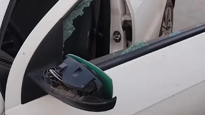 Ataque de furia y piedrazo: un médico de Córdoba destrozó el auto de una enfermera porque le tapaba el paso Ataque de furia y piedrazo: un médico de Córdoba destrozó el auto de una enfermera porque le tapaba el paso