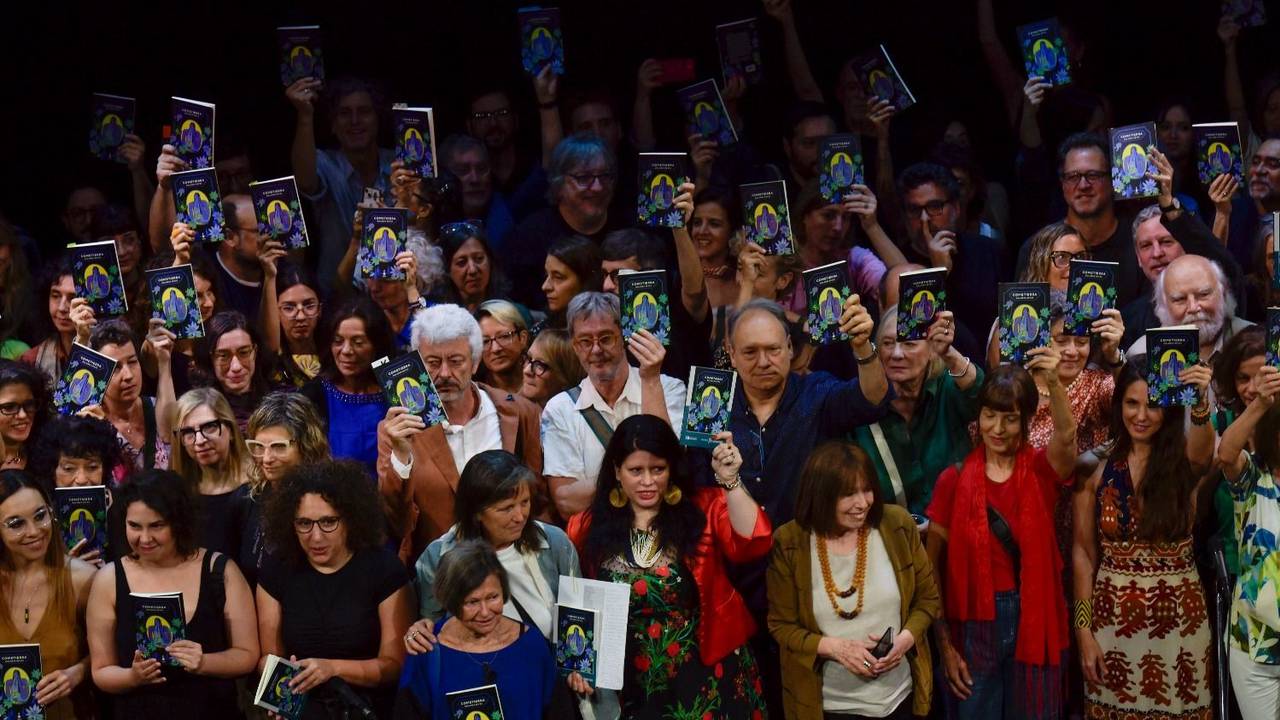 Qué pasó con la lectura conjunta de Cometierra, el libro de Dolores Reyes y cuántas personas acudieron.