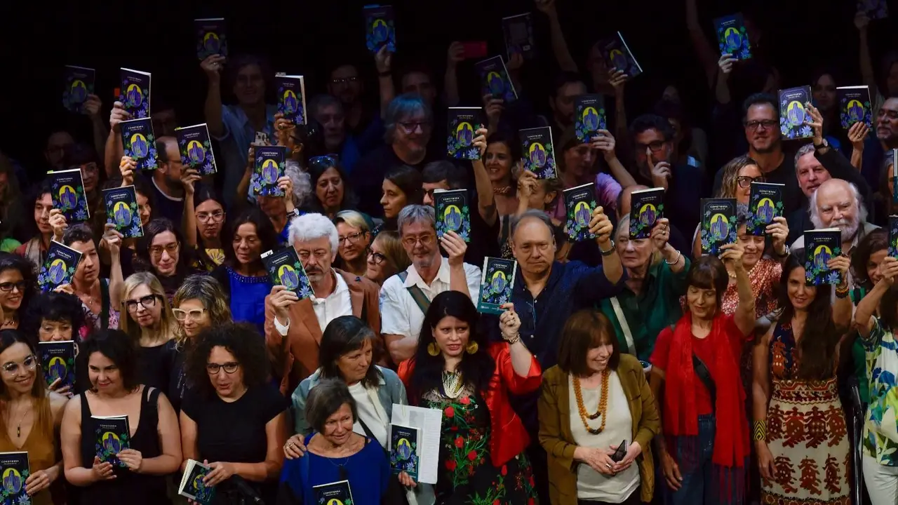 Qué pasó con la lectura conjunta de Cometierra, el libro de Dolores Reyes y cuántas personas acudieron.