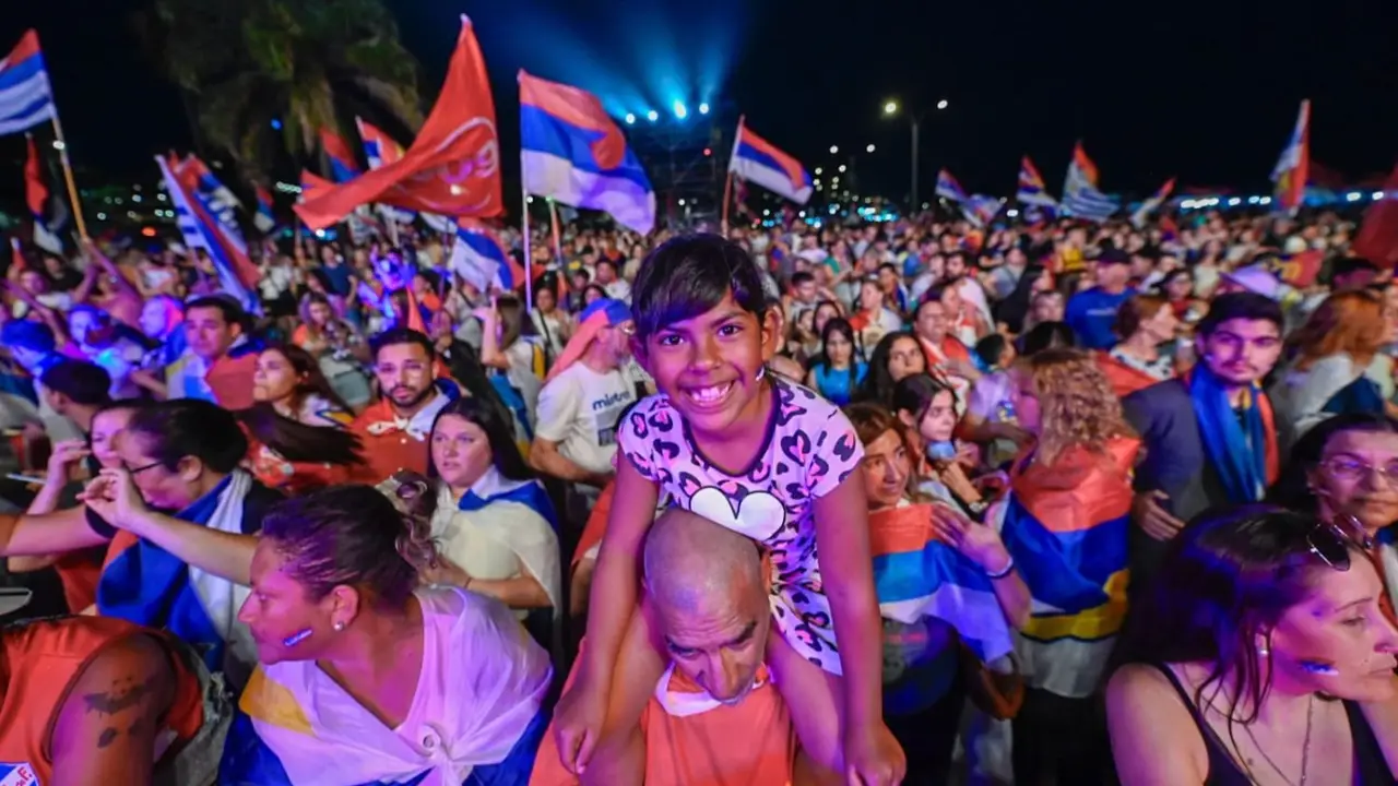 El Frente Amplio vuelve al poder en Uruguay con la esperanza de retomar el rumbo de izquierda