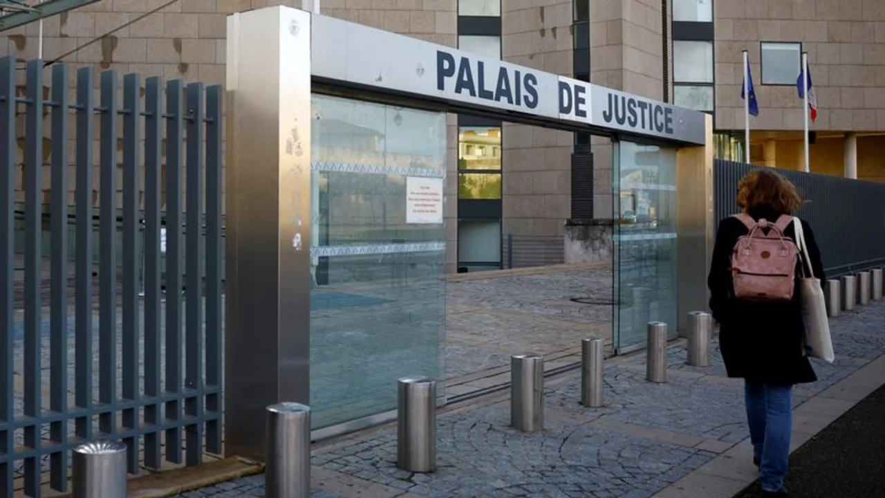 La fiscalía francesa pide 20 años de cárcel para Pelicot, quien organizó la violación masiva de su esposa