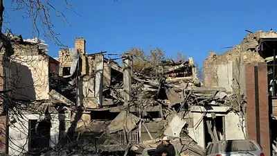 Drones y misiles rusos golpean el este, el sur y la capital de Ucrania Drones y misiles rusos golpean el este, el sur y la capital de Ucrania