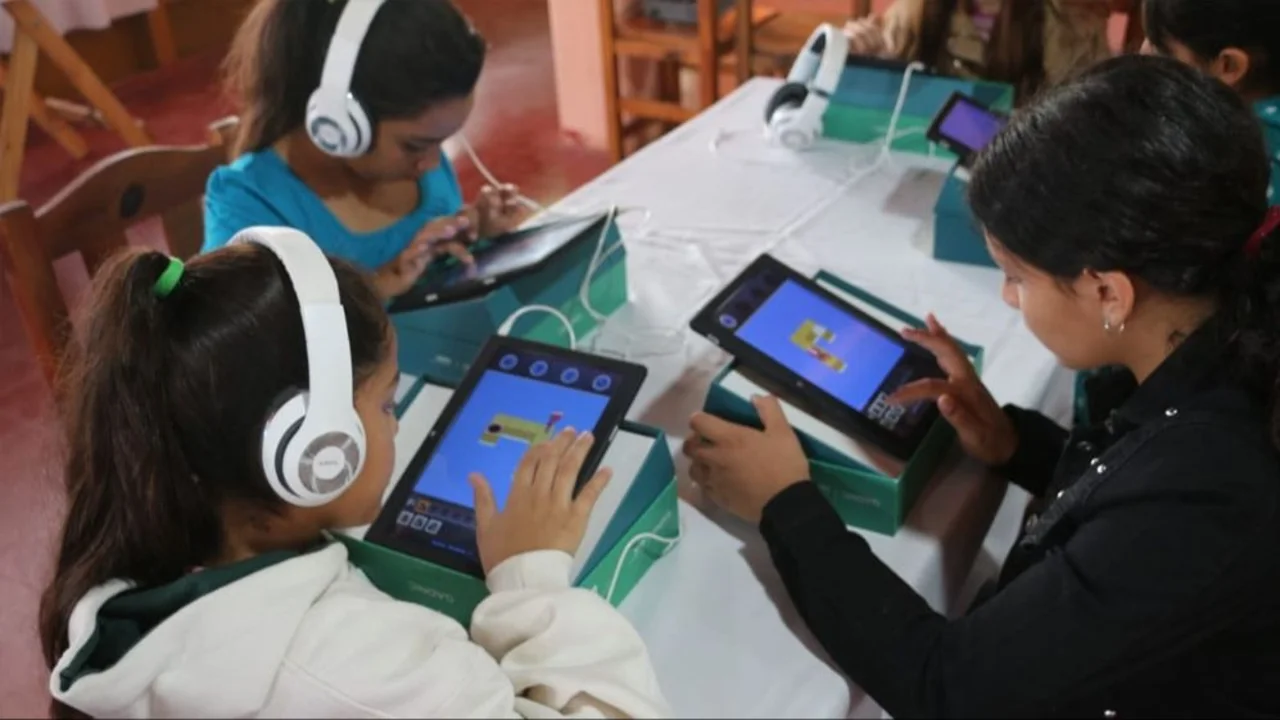 Tecno Móvil: la novedosa propuesta riojana para formar a estudiantes en el mundo de la tecnología