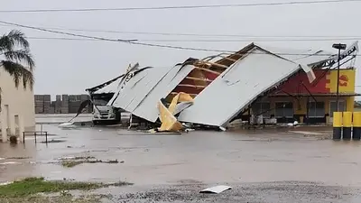 Fuerte temporal en Córdoba: una "cola de tornado" azotó la localidad de Ordoñez Fuerte temporal en Córdoba: una "cola de tornado" azotó la localidad de Ordoñez