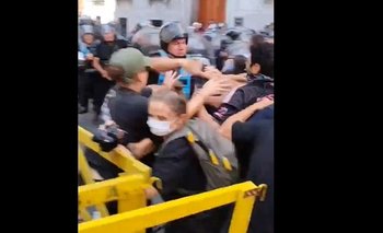 Denuncian represión a manifestación de enfermeros frente a la Legislatura | Ciudad de buenos aires