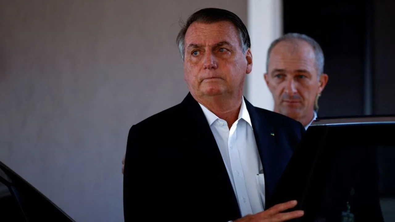 Bolsonaro estudia un regreso político en Brasil con la ayuda de Trump, según WSJ
