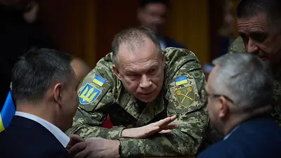 Máximo comandante ucraniano promete aumentar tropas en frente oriental tras visitar unidades Máximo comandante ucraniano promete aumentar tropas en frente oriental tras visitar unidades
