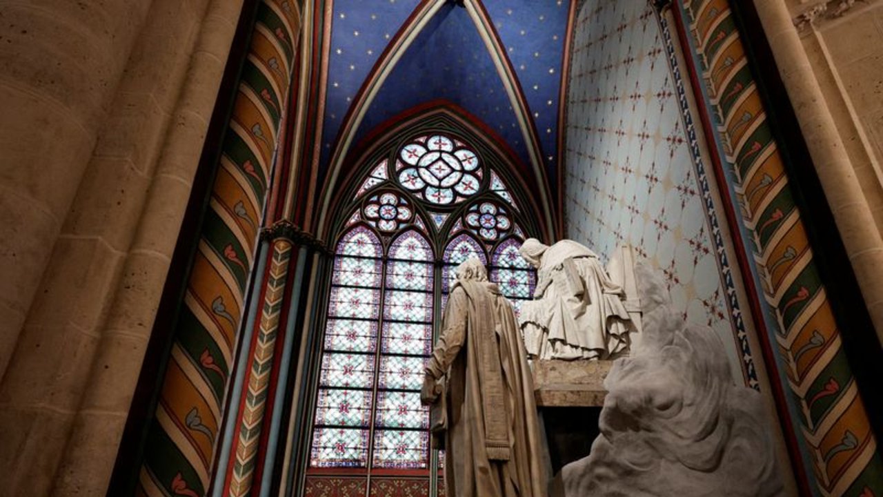 Macron elogia a los artesanos que reconstruyeron la catedral de Notre-Dame de París