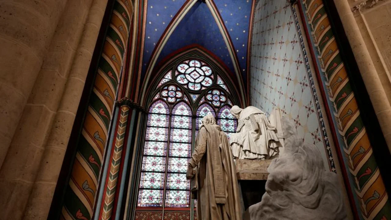 Macron elogia a los artesanos que reconstruyeron la catedral de Notre-Dame de París