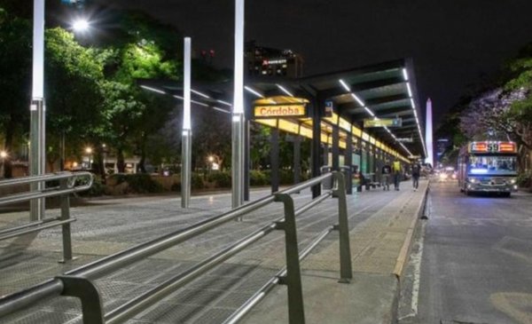 Cómo funciona la nueva tecnología instalada en la iluminación del Metrobus