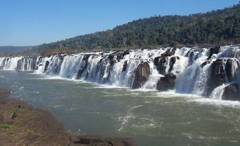 No son las Cataratas: cómo es el increíble "río que se cae de costado" en Misiones | Vacaciones de verano