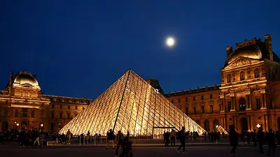 Dos personas más son acusadas en relación con el robo de joyas del Louvre Dos personas más son acusadas en relación con el robo de joyas del Louvre