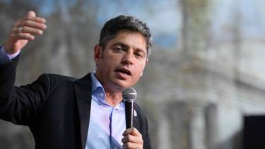 En su idea de construcción nacional, Kicillof esquiva la interna y confronta con Milei