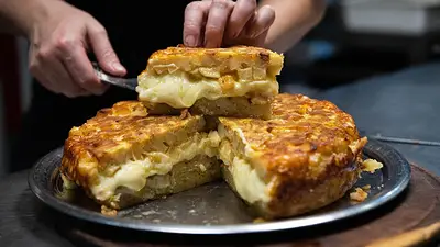 Tortilla de papas de Las chicas del 3. Tortilla de papas de Las chicas del 3.