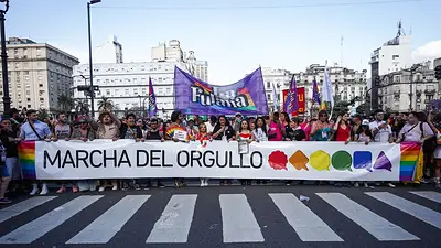 Con reclamos a Milei, se celebró una nueva Marcha del orgullo por los derechos LGBTIQ+ Con reclamos a Milei, se celebró una nueva Marcha del orgullo por los derechos LGBTIQ+