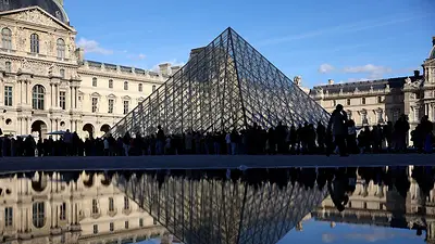 El robo al Louvre fue obra de criminales de poca monta, no de la delincuencia organizada, dice fiscal El robo al Louvre fue obra de criminales de poca monta, no de la delincuencia organizada, dice fiscal