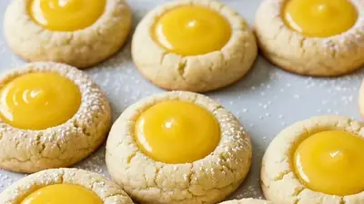 Cómo es la receta de las galletitas de maicena con lemon curd. Cómo es la receta de las galletitas de maicena con lemon curd.