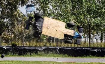 Volcó en la F4, el auto quedó destruido y ahora busca apoyo para seguir con su carrera | Automovilismo