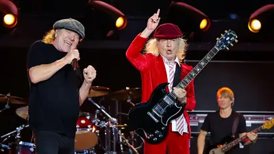 Brian Johnson y Angus Young Brian Johnson y Angus Young