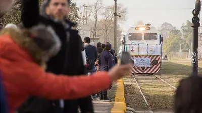 Cuál es el tren que sale $5000 y te lleva a uno de los destinos más turísticos de Buenos Aires. Tren de Once a Pehuajó. Cuál es el tren que sale $5000 y te lleva a uno de los destinos más turísticos de Buenos Aires. Tren de Once a Pehuajó.