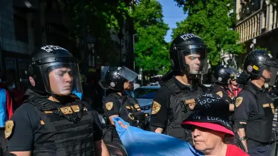 Los jubilados volvieron a marchar contra el ajuste de Milei Los jubilados volvieron a marchar contra el ajuste de Milei