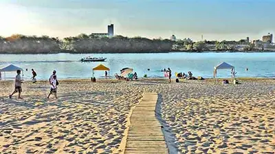 Tiene la playa más ancha de Latinoamérica y está a sólo 3 horas de CABA Tiene la playa más ancha de Latinoamérica y está a sólo 3 horas de CABA