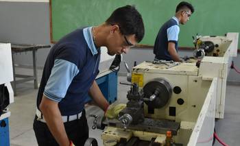 El ajuste de Milei pone en riesgo la continuidad de más de 100 escuelas técnicas | Ajuste en educación