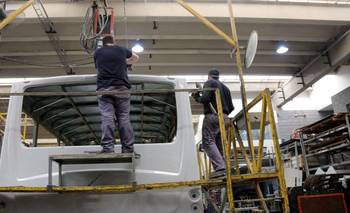 Marinucci recorrió Italbus y resaltó el impulso de la industria nacional | Provincia de buenos aires