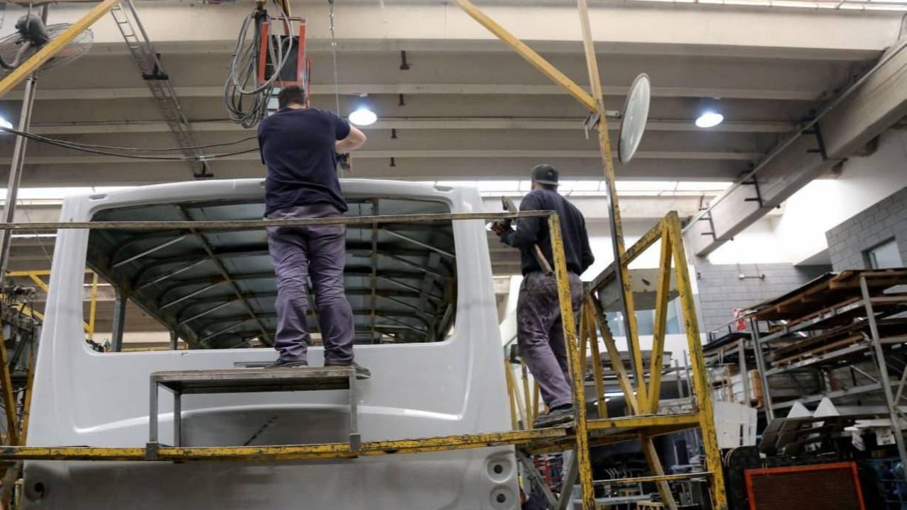 Marinucci recorrió Italbus y resaltó el impulso de la industria nacional en el transporte bonaerense