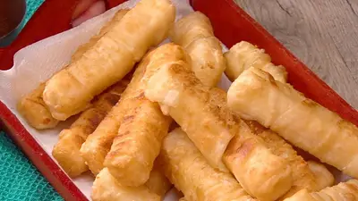 Cómo hacer tequeños caseros con masa de tarta. Cómo hacer tequeños caseros con masa de tarta.